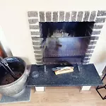 Perfect Place For Water Lovers! Fireplace And Lakeview