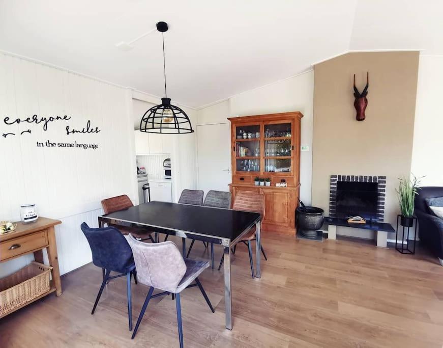 Vakantiehuis Perfect Place For Water Lovers! Fireplace And Lakeview Kamperland